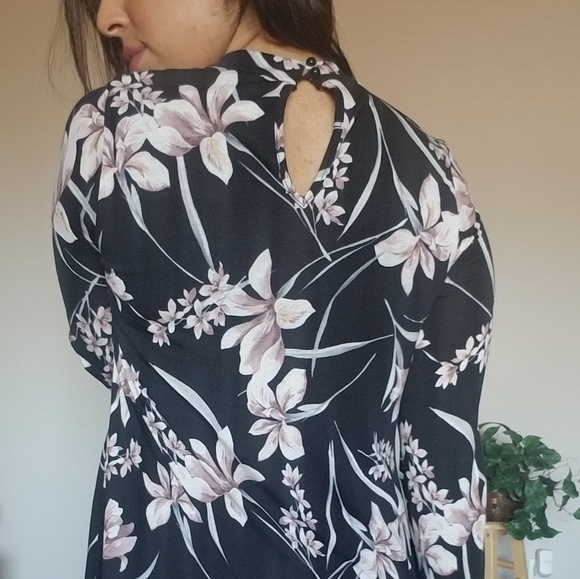 BLACK FLORAL CUTOUT TRAPEZE DRESS - Picture 5 of 8